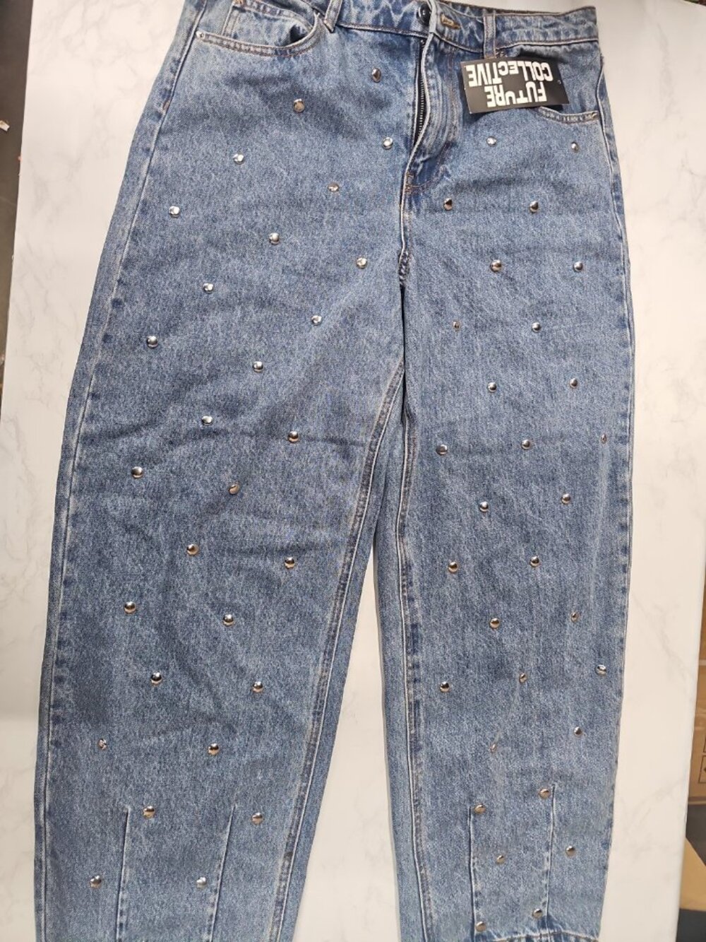 Women Mid-Rise Studded Barrel Leg Jeans - Future Collective Sz 8 (WL142)